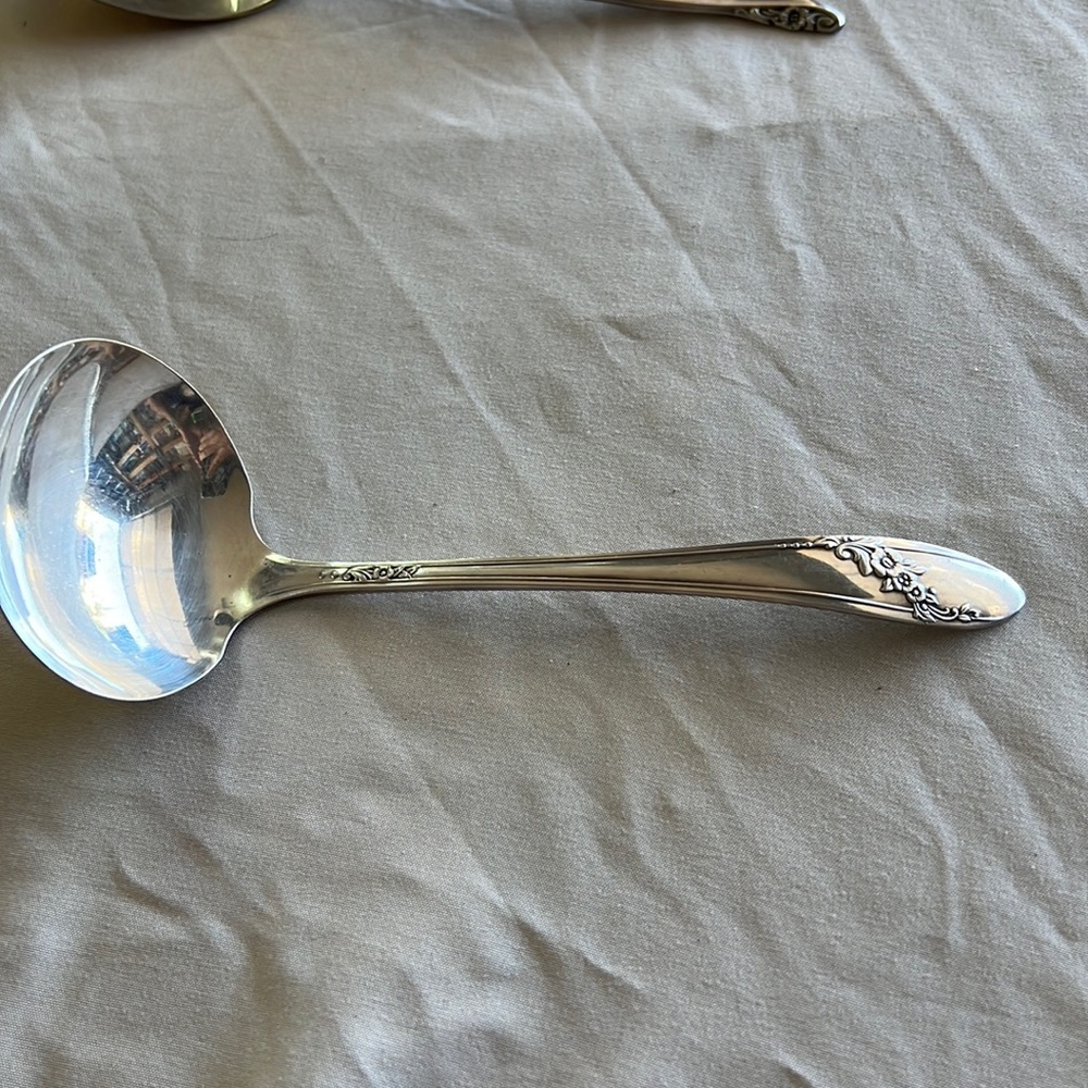Vintage Tudor Plate Oneida Community Queen Bess Gravy Ladle Silverplate